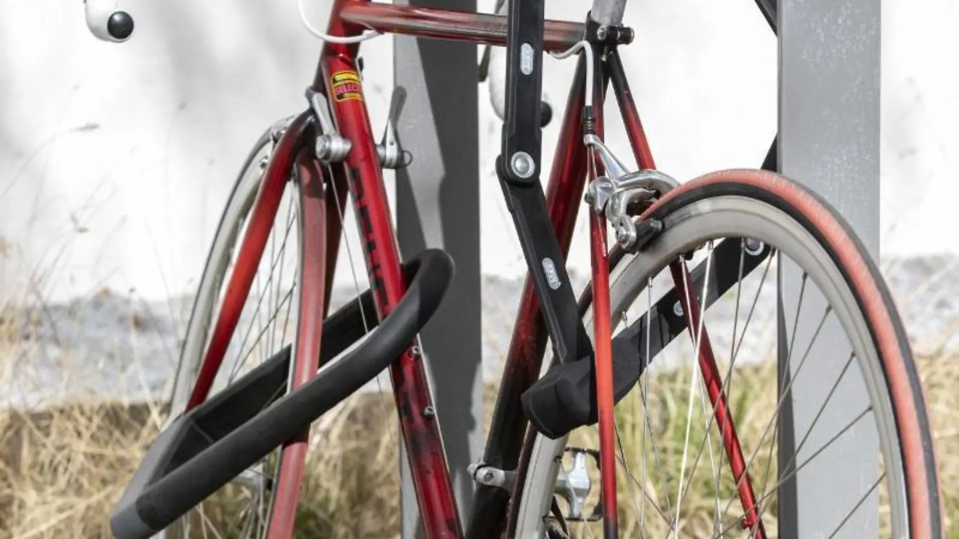 Angeschlossenes Fahrrad