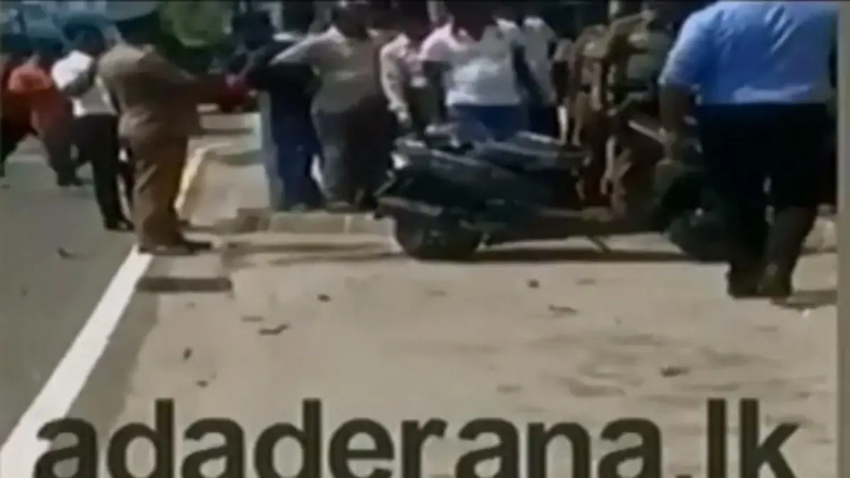 Sri Lanka: Polizei sprengt verdächtigen Roller RTL-Reporter vor Ort