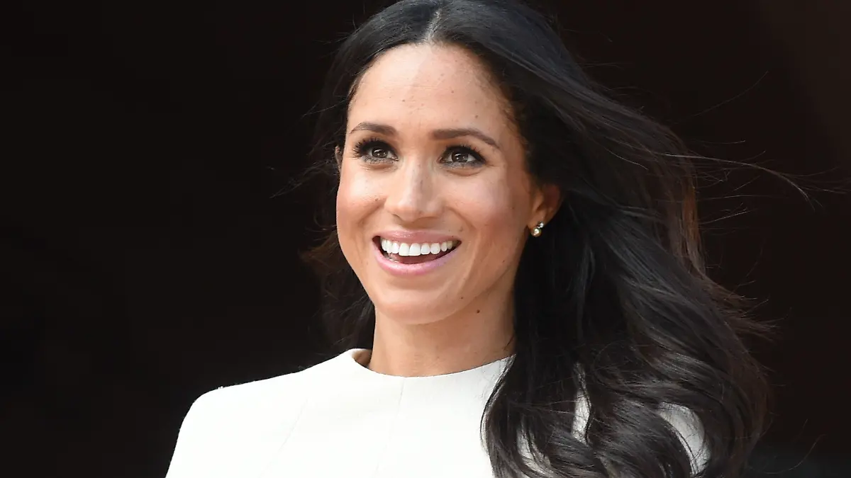 14.06.2018, Großbritannien, Cheshire, Chester: Herzogin Meghan bei ihrem Besuch. Es ist der erste öffentliche Auftritt von Herzogin Meghan gemeinsam mit der Königin. Foto: Eddie Mulholland/The Telegraph Pool/AP/dpa +++ dpa-Bildfunk +++