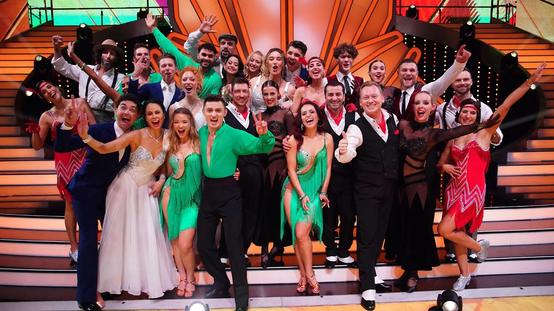 Mit diesen 14 Paaren startet die 16. Staffel von Let´s Dance.
Die Verwendung des sendungsbezogenen Materials ist nur mit dem Hinweis und Verlinkung auf RTL+ gestattet.