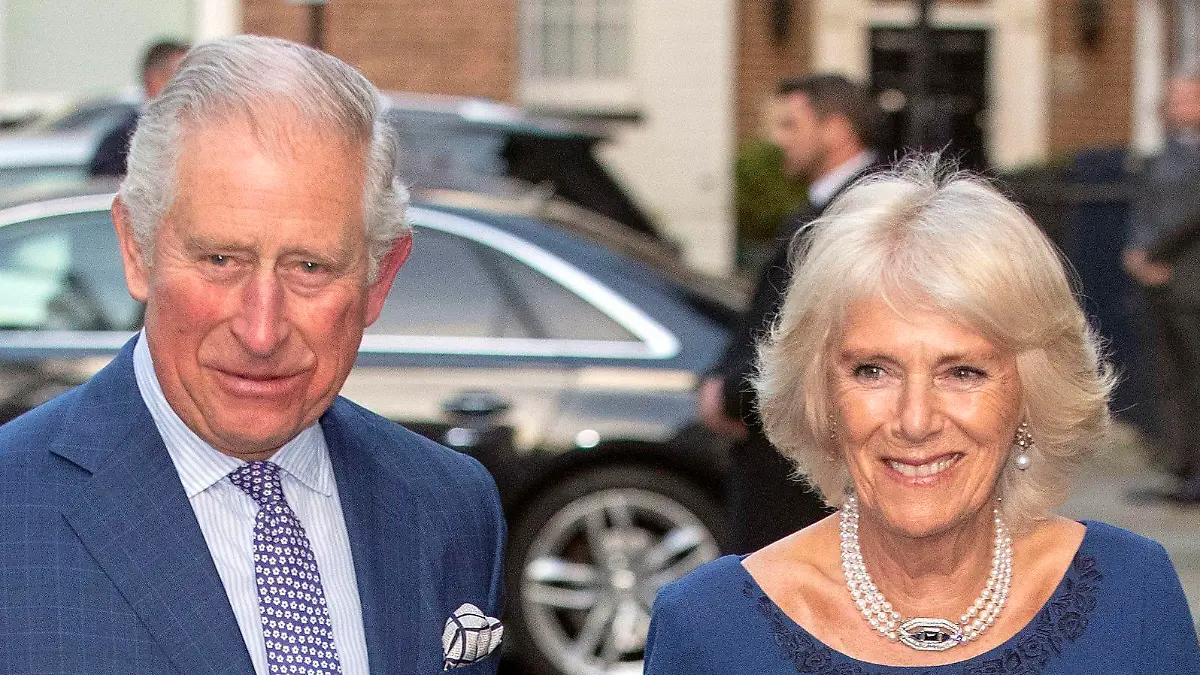 ARCHIV - 14.11.2018, Großbritannien, London: Prinz Charles von Großbritannien und Camilla, Herzogin von Cornwall, kommen zu einer Teegesellschaft ins Spencer House. (zu dpa Prinz Charles und Camilla besuchen Deutschland vom 15.04.2019) Foto: Steve Parsons/PA/dpa +++ dpa-Bildfunk +++