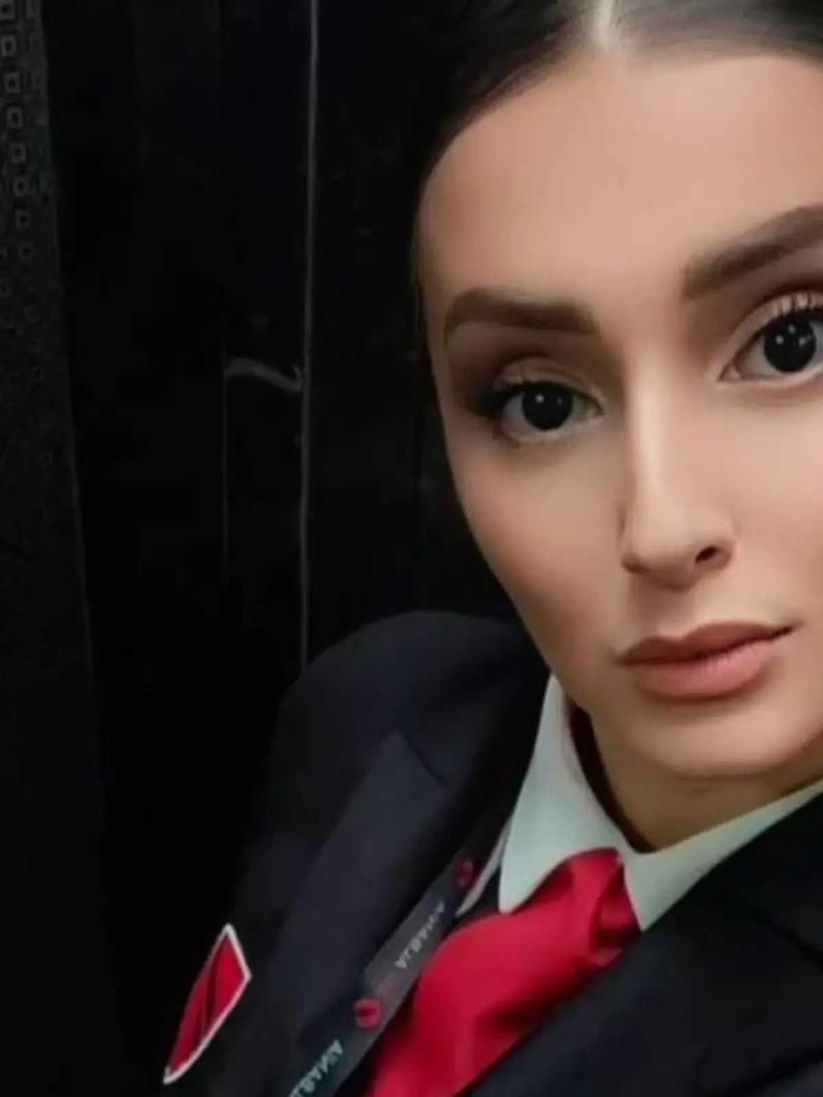 Flugbegleiterin Greta Dyrmishi
