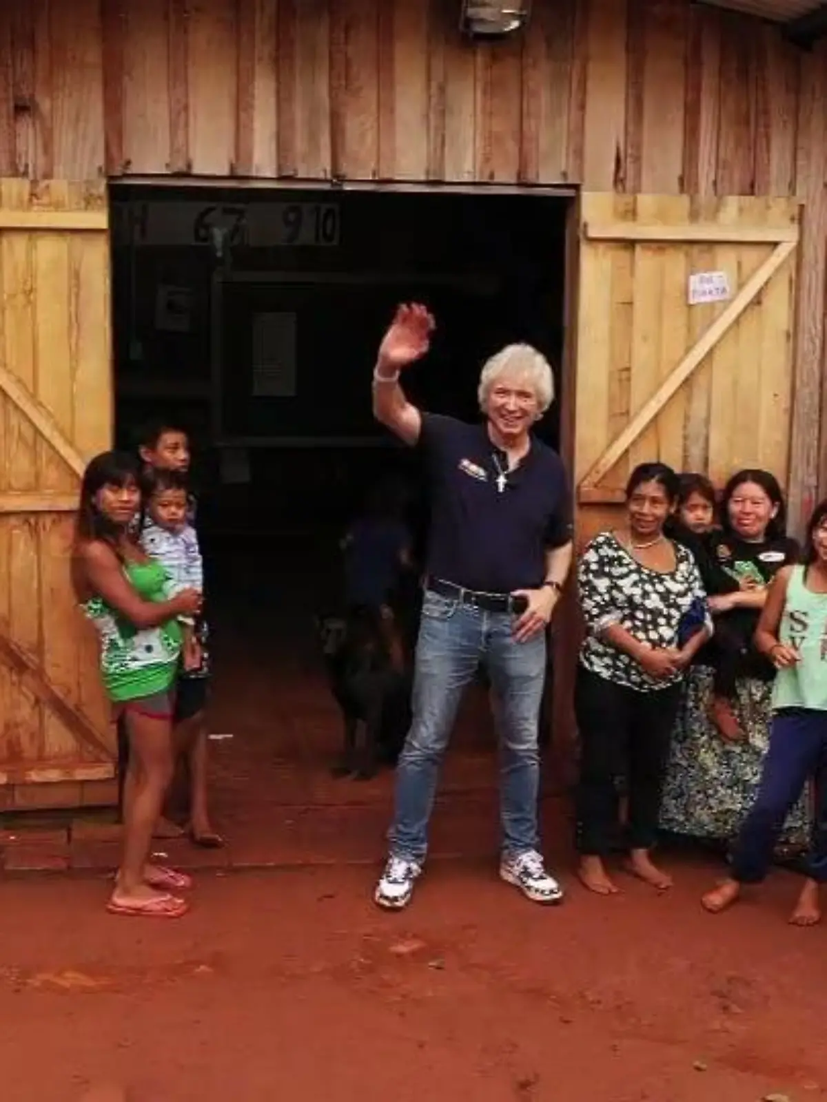 Schlagerstar Peter Orloff baut für den RTL Spendenmarathon Schulen in Argentinien