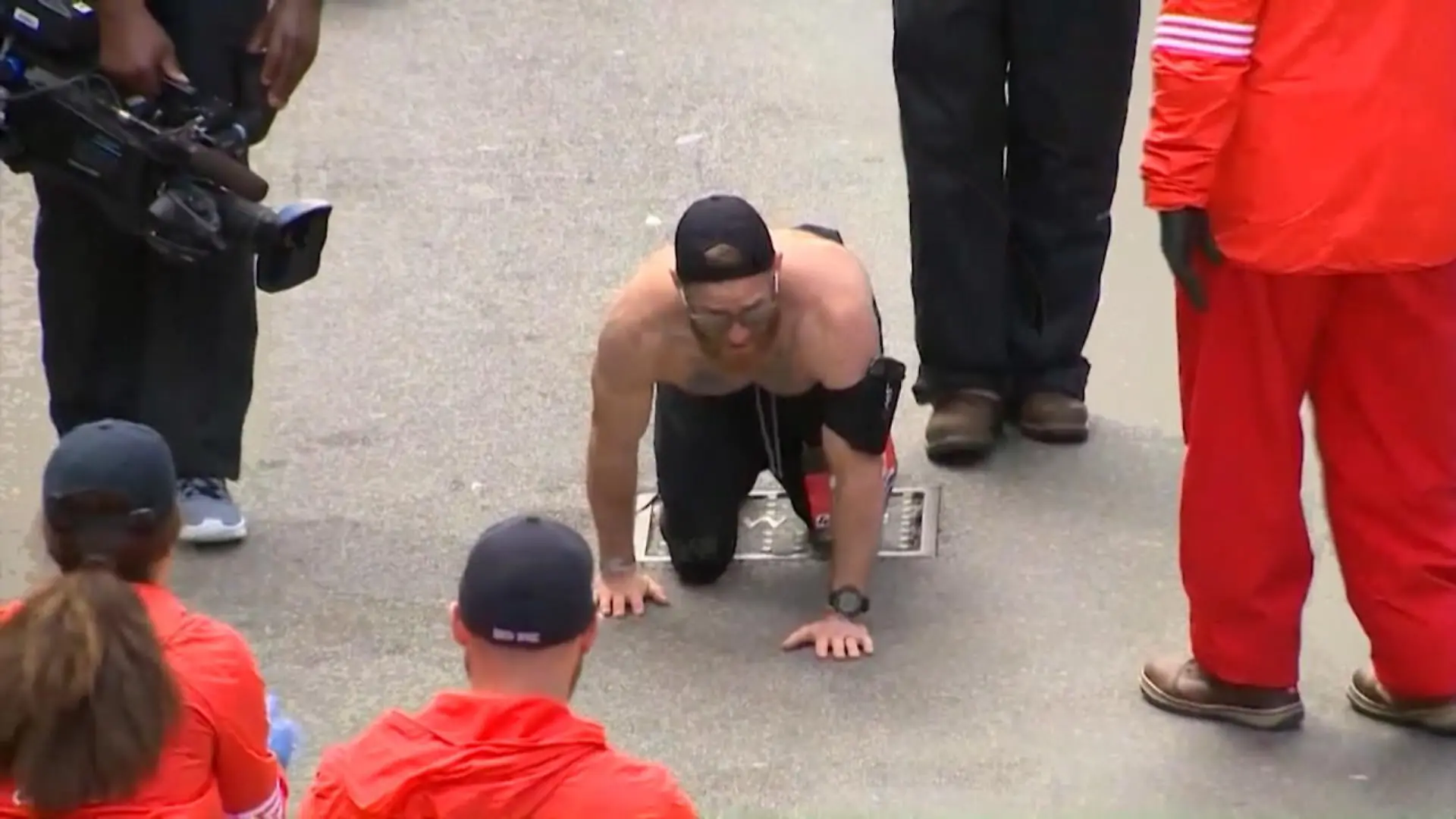 Micah Herndon läuft Marathon für tote Freunde Auf allen Vieren