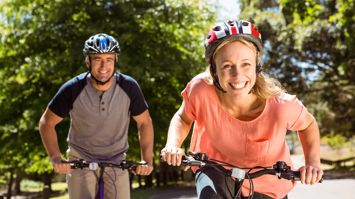 Happy couple on a bike ride on a sunny day