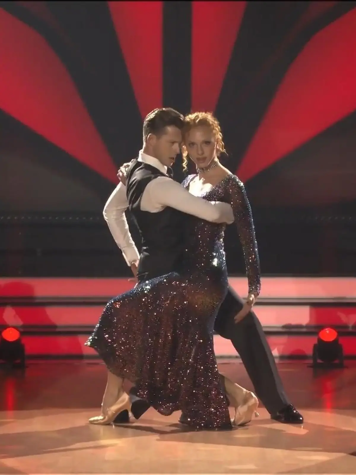 Anna Ermakova und Valentin Lusin liefern auch in Show 1 den besten Tanz des Abends