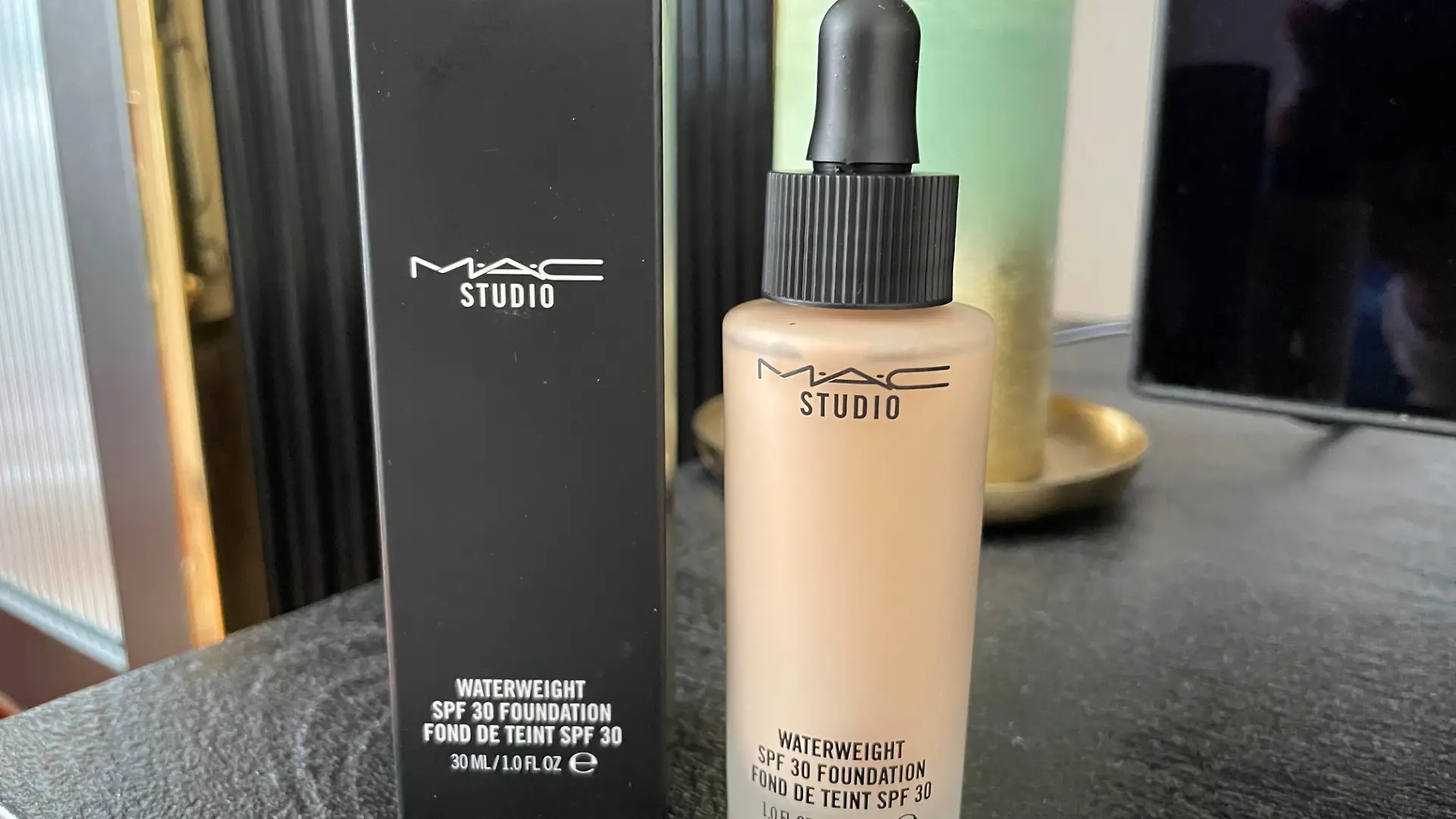 Das wasserfeste Make-up von Mac im Test. 