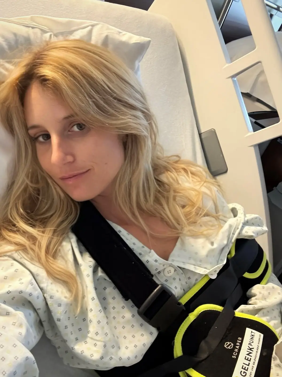 Anna Gasser hat sich beim Surfen verletzt.
