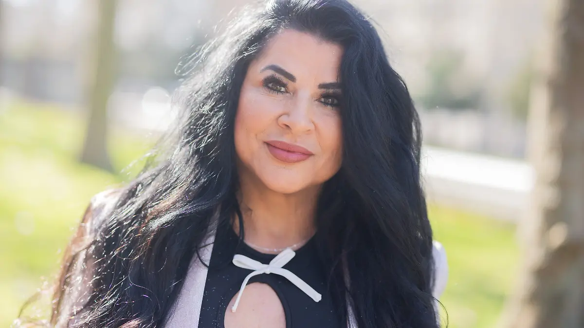 Iris-Katzenberger-sagt-bye-bye-zu-ihren-Winkearmen