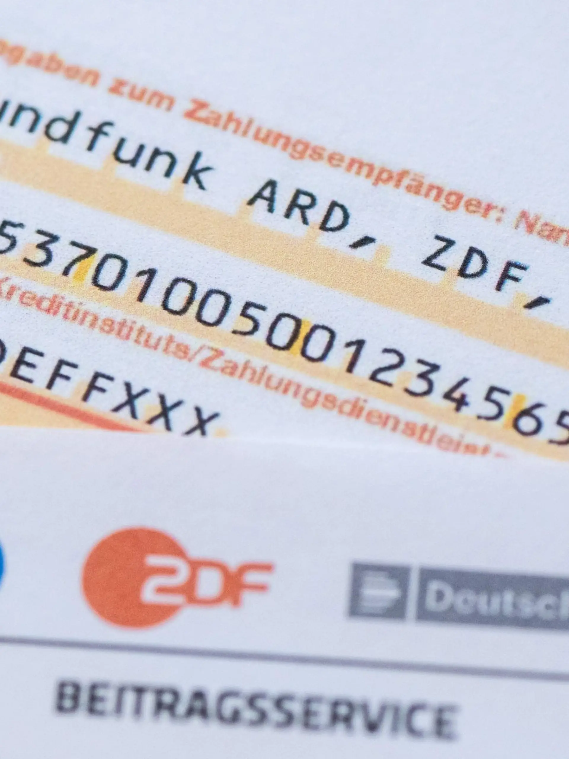 Bild zu: "Befreit vom Rundfunkbeitrag? Wer ab Oktober 2025 keine GEZ-Gebühr mehr zahlen muss"