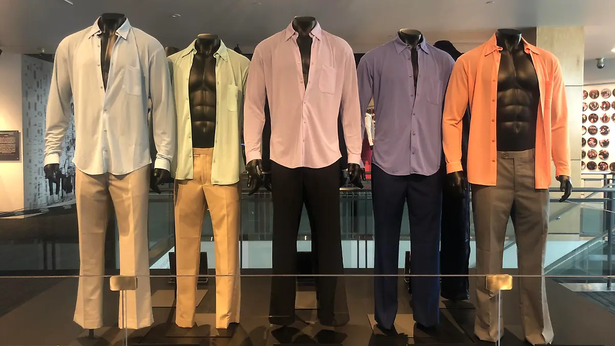 Da schlagen Fanherzen höher: In der Backstreet Boys-Ausstellung in Los Angeles sind auch die Hemden aus dem "Quit Playing Games With My Heart"-Video zu sehen.