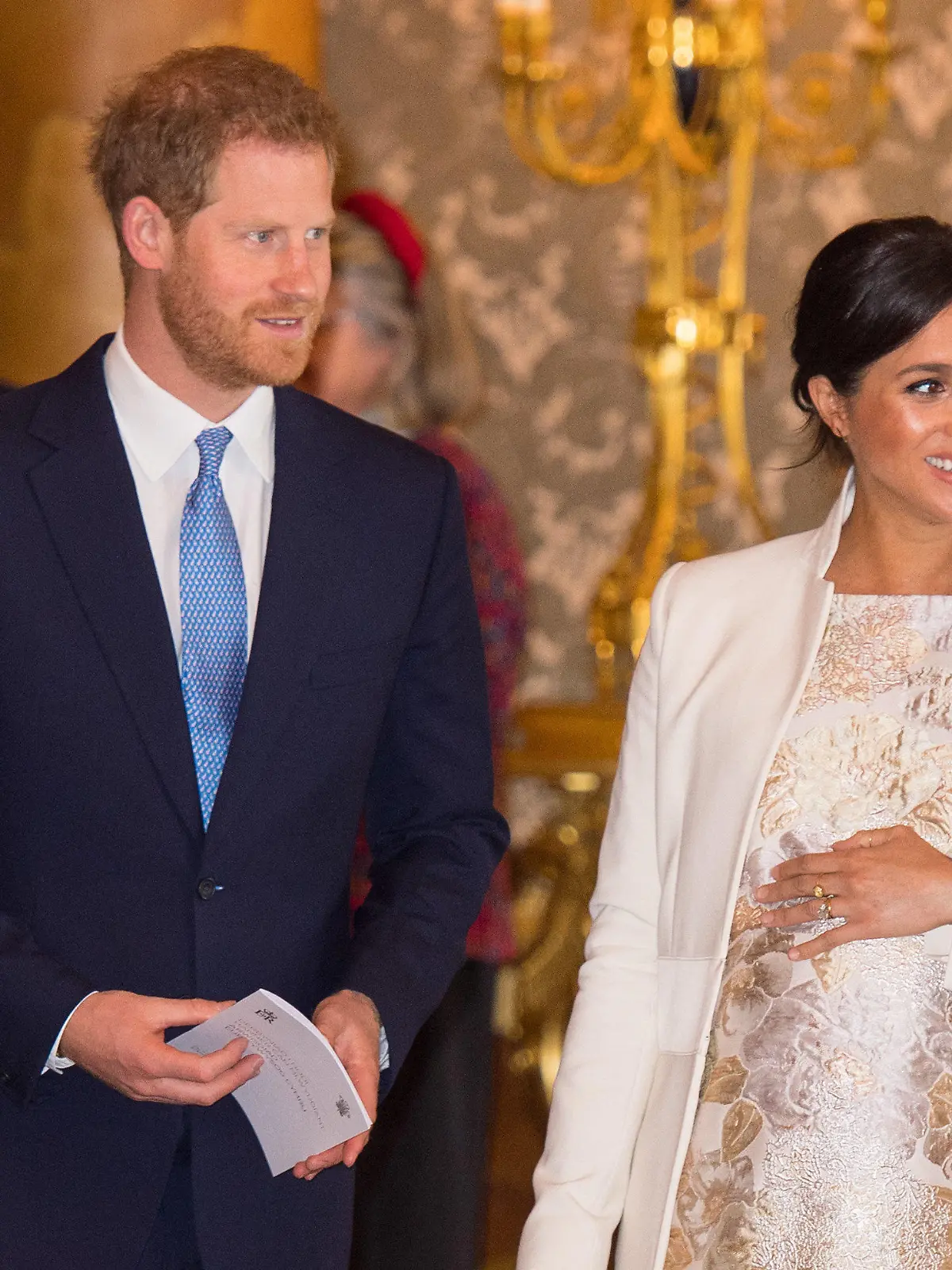 05.03.2019, Großbritannien, London: Der britische Prinz Harry und seine Frau, Herzogin Meghan, nehmen an einem Empfang im Buckingham Palace teil anlässlich des fünfzigsten Jahrestages der Amtseinführung des Prince of Wales. Foto: Dominic Lipinski/PA Wire/dpa +++ dpa-Bildfunk +++