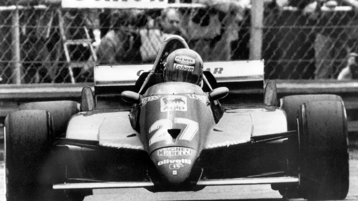 Der 30-Jährige Kanadier Gilles Villeneuve ist am 08.05.1982 in Zolder beim Abschlußtraining für den "Grossen Preis von Belgien" tödlich verunglückt. Der Unfall ereignet sich, als der Ferrari von Villeneuve in einer Kurve Radberührung mit dem March eines deutschen Fahrers bekommt. Der Wagen wird hoch in die Luft geschleudert und zerbirst, als er auf dem Boden aufschlägt. Dabei zieht sich Villeneuve, der noch angeschnallt mitsamt Fahrersitz aus dem Wagen geschleudert wird, tödliche Verletzungen.