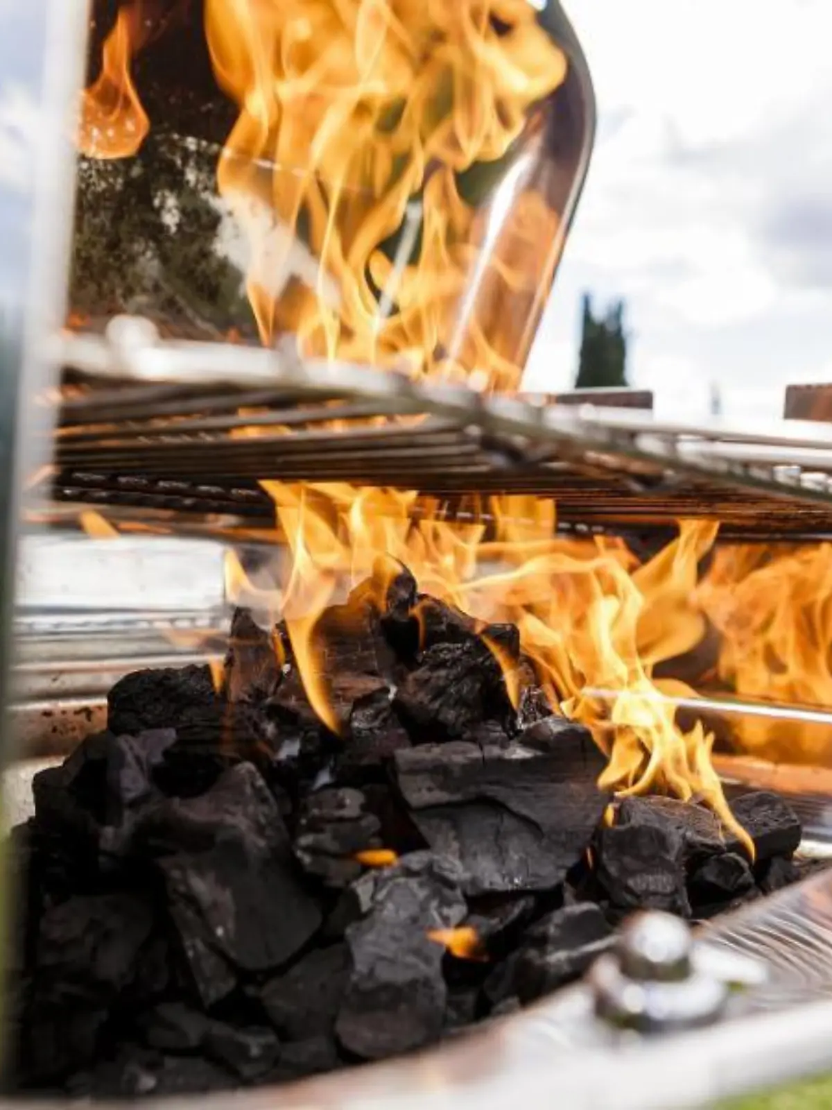 Den Grill anzünden
