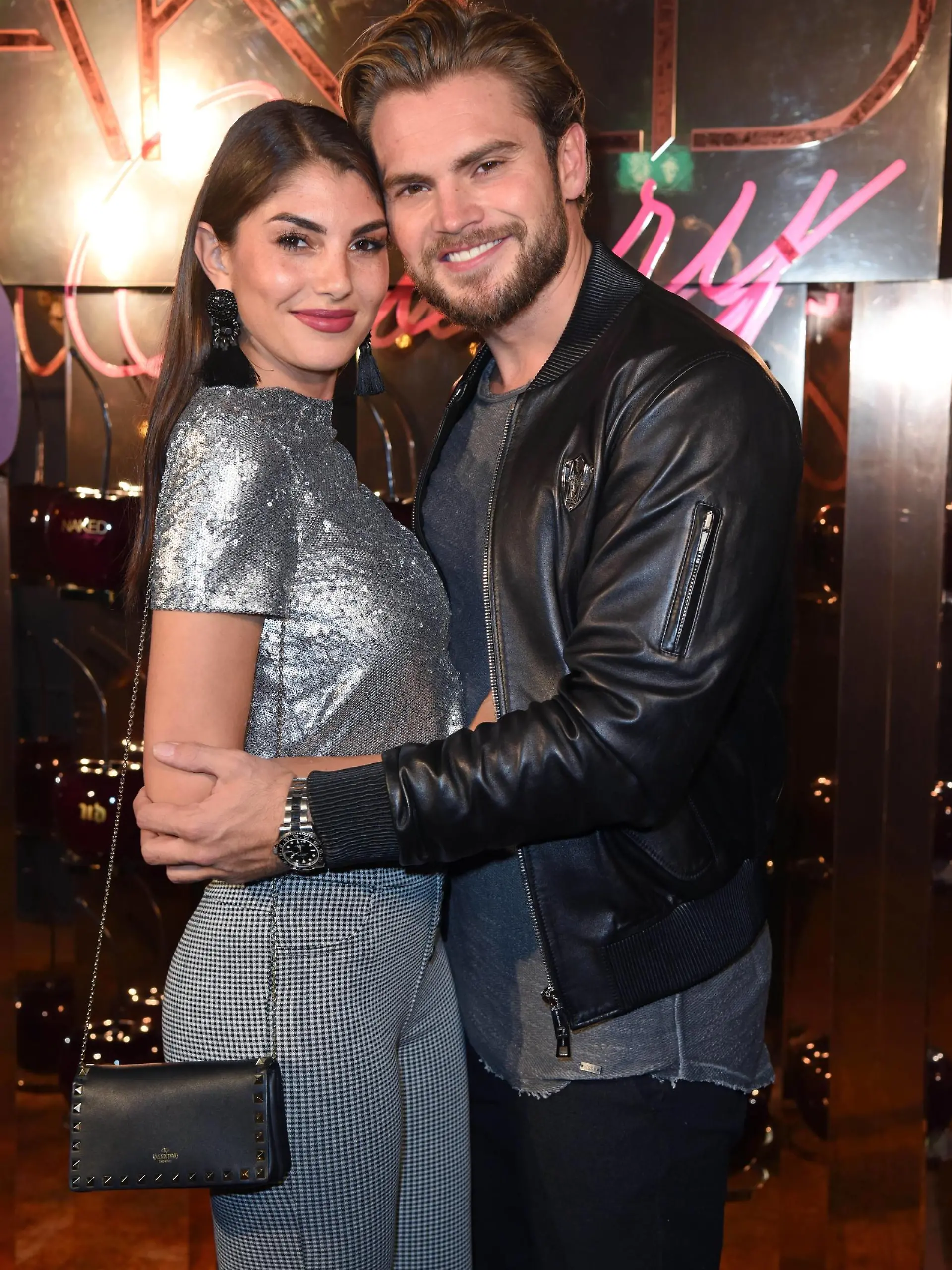 Johannes Haller mit Freundin Yeliz Koc beim Urban Decay - Naked Cherry Launch Event im Hotel Provocateur in Berlin am 15.10.2018 *** Johannes Haller with girlfriend Yeliz Koc at the Urban Decay Naked Cherry Launch Event at Hotel Provocateur in Berlin on 15 10 2018  