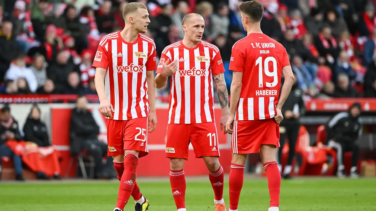 Fussball, Herren, Saison 2022/2023, 1. Bundesliga 21. Spieltag, 1. FC Union Berlin - FC Schalke 04, v.l. Timo Baumgartl 1. FC Union Berlin, Sven Michel 1. FC Union Berlin und Janik Haberer 1. FC Union Berlin , 19.02.2023, *** Football, men, season 2022 2023, 1 Bundesliga 21 matchday , 1 FC Union Berlin FC Schalke 04, f l Timo Baumgartl 1 FC Union Berlin , Sven Michel 1 FC Union Berlin and Janik Haberer 1 FC Union Berlin , 19 02 2023, Copyright: xMatthiasxKochx