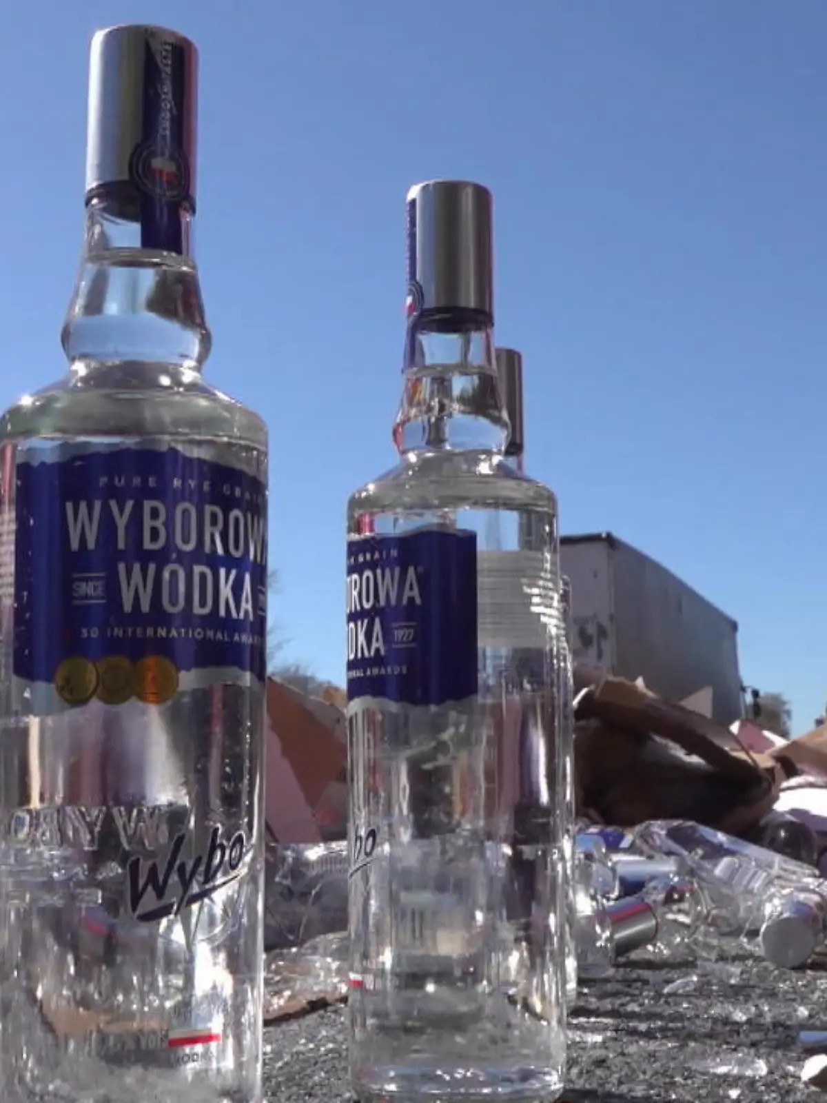 Bild zu: "Wodka-Laster rast in Rum-Truck"