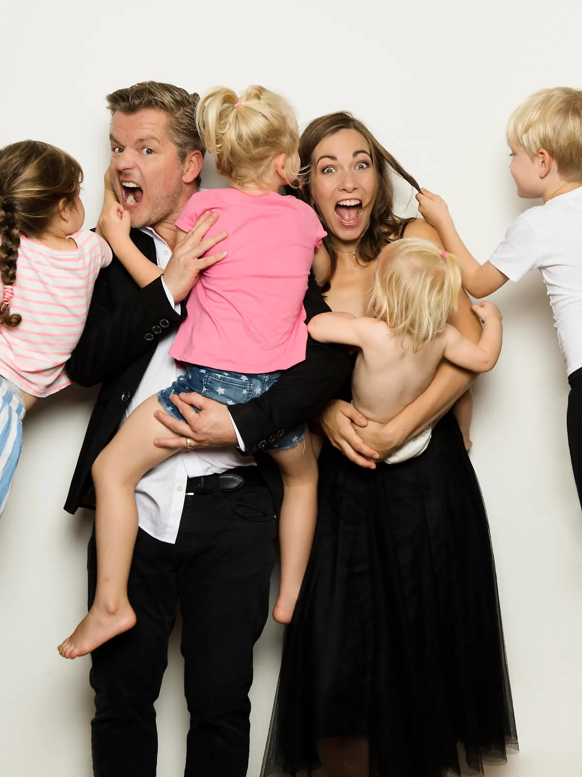 Shari und André Dietz mit ihren Kindern