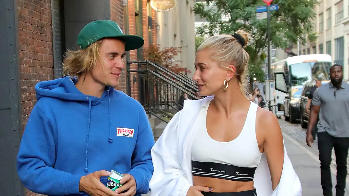 14.07.2018, USA, New York: Sänger Justin Bieber und seine Freundin, Model Hailey Baldwin, spazieren durch die Stadt. Weltstar «The Biebs» feiert am 1. März 2019 seinen 25. Geburtstag. (zu dpa "Mit Rehaugen zum Weltstar: Justin Bieber wird 25" vom 22.02.2019) Foto: John Peters/Ace Pictures via ZUMA Press/dpa +++ dpa-Bildfunk +++