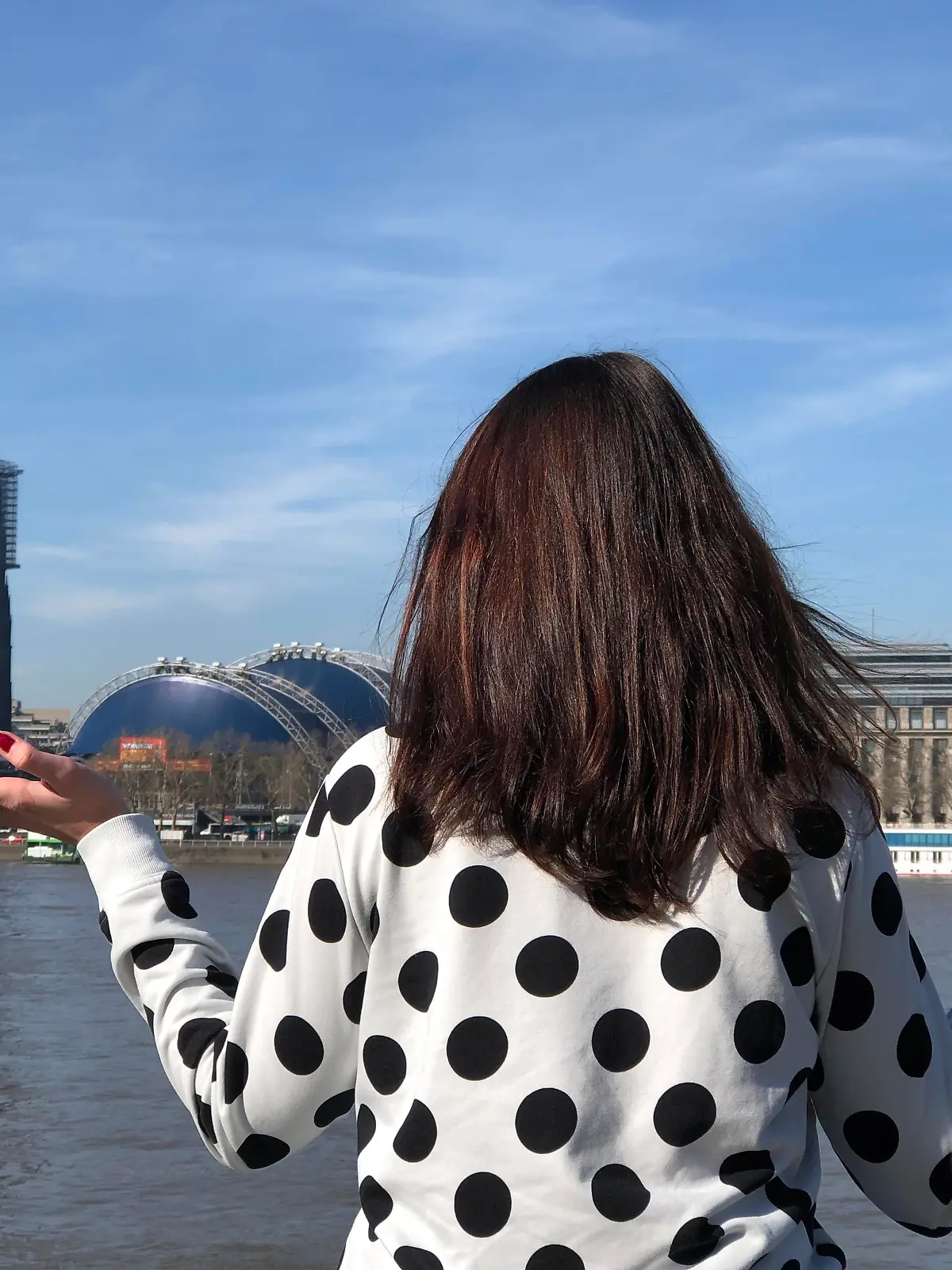 Tina Tinderina sucht mit Hilfe von Dating-Apps einen Partner