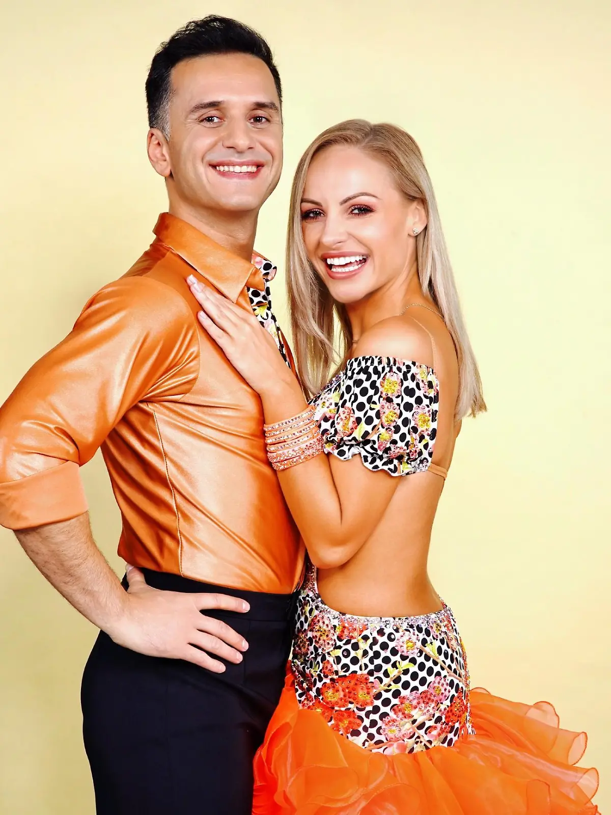 Özcan Cosar und Marta Arndt
 


Verwendung der Bilder für Online-Medien ausschließlich mit folgender Verlinkung: "Alle Infos zu "Let´s Dance" im Special bei RTL.de: https://www.rtl.de/cms/sendungen/lets-dance.html