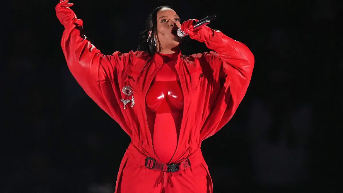 Mandatory Credit: Photo by Sean Ryan/IPS/Shutterstock 13765543f Rihanna performs during Super Bowl LVII halftime show between Philadelphia Eagles and Kansas City Chiefs Rihanna, Super Bowl LVII halftime show, Philadelphia Eagles v Kansas City Chiefs, Super Bowl LVII, State Farm Stadium, Phoenix, USA - 12 Feb 2023 Rihanna, Super Bowl LVII halftime show, Philadelphia Eagles v Kansas City Chiefs, Super Bowl LVII, State Farm Stadium, Phoenix, USA - 12 Feb 2023 PUBLICATIONxINxGERxSUIxAUTxHUNxGRExMLTxCYPxROUxBULxUAExKSAxONLY Copyright: xSeanxRyan/IPS/Shutterstockx 13765543f