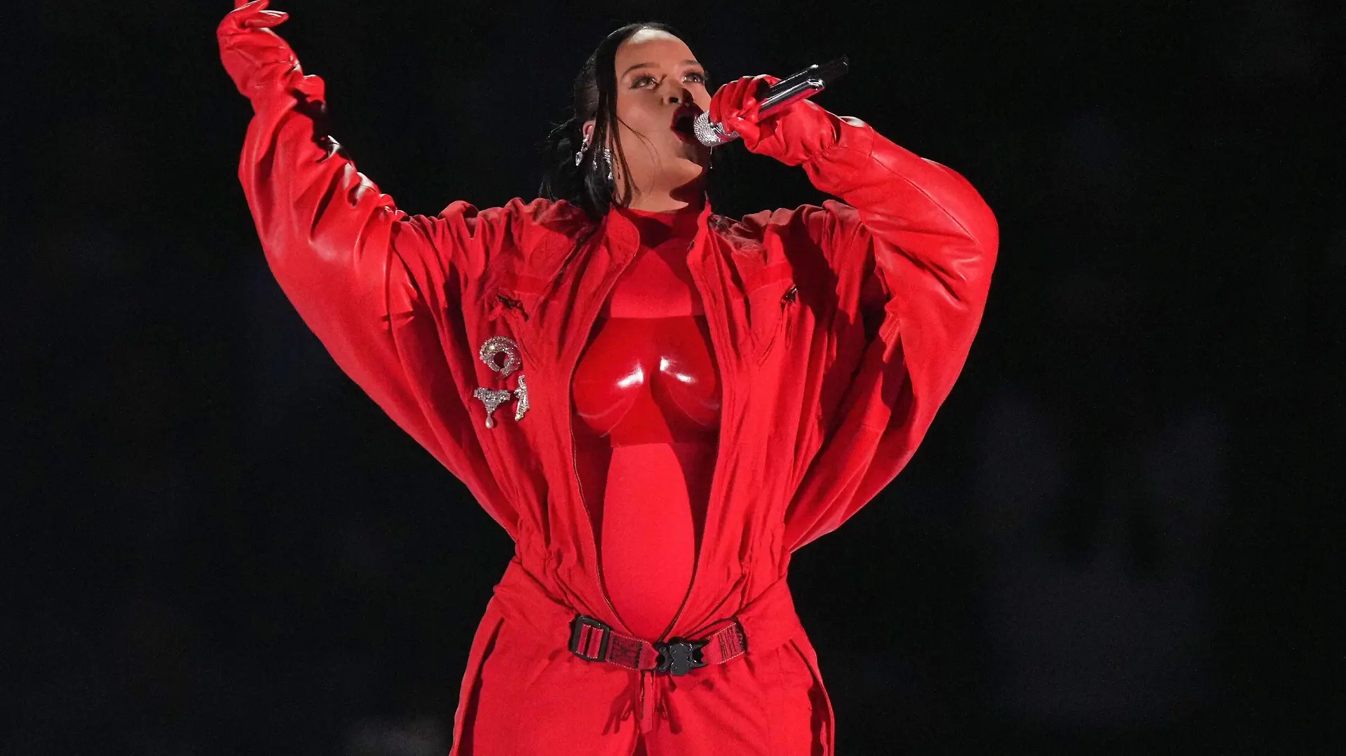 Mandatory Credit: Photo by Sean Ryan/IPS/Shutterstock 13765543f Rihanna performs during Super Bowl LVII halftime show between Philadelphia Eagles and Kansas City Chiefs Rihanna, Super Bowl LVII halftime show, Philadelphia Eagles v Kansas City Chiefs, Super Bowl LVII, State Farm Stadium, Phoenix, USA - 12 Feb 2023 Rihanna, Super Bowl LVII halftime show, Philadelphia Eagles v Kansas City Chiefs, Super Bowl LVII, State Farm Stadium, Phoenix, USA - 12 Feb 2023 PUBLICATIONxINxGERxSUIxAUTxHUNxGRExMLTxCYPxROUxBULxUAExKSAxONLY Copyright: xSeanxRyan/IPS/Shutterstockx 13765543f