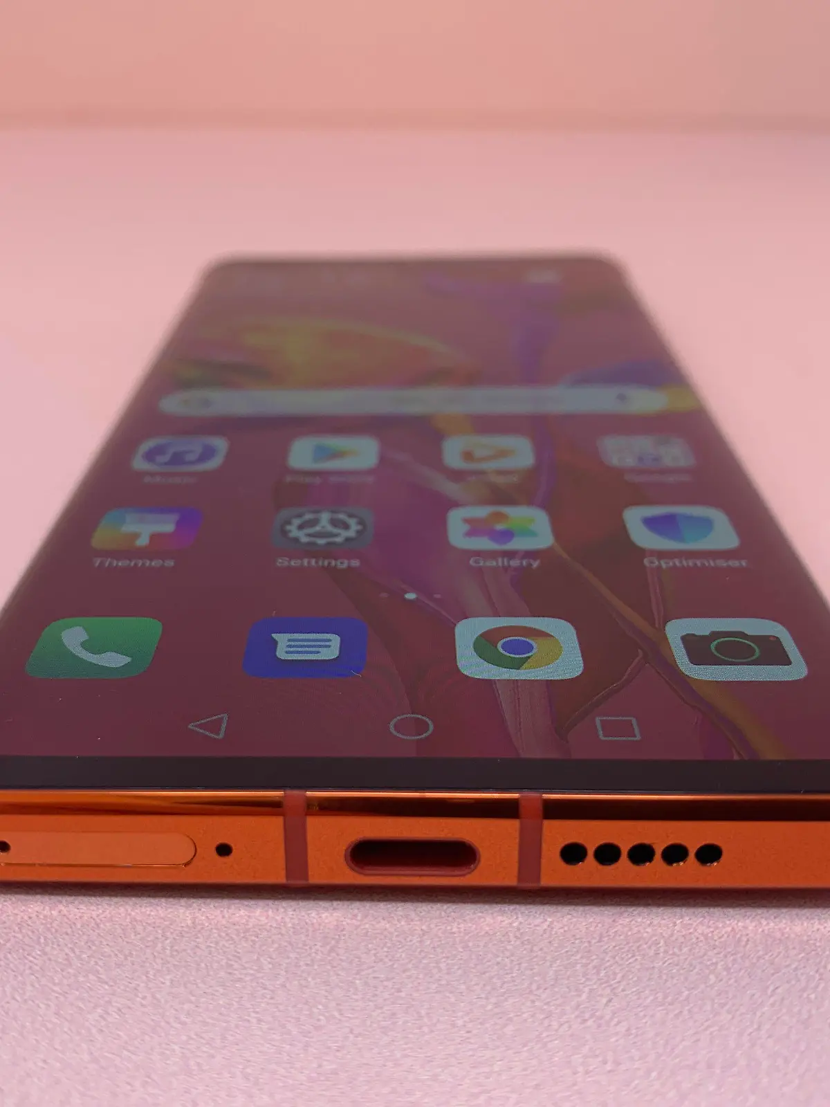 26.03.2019, Frankreich, Paris: Das neue Huawei P30 Pro des chinesischen Unternehmens wird in Paris vorgestellt. Huawei hat die mit Spannung erwarteten Smartphones P 30 und P30 Pro vorgestellt. Herzstück des am Dienstag in Paris präsentierten Spitzenmodells P 30 Pro ist die gemeinsam mit Leica entwickelte Vierfach-Kamera. Foto: Martyn Landi/PA Wire/dpa +++ dpa-Bildfunk +++