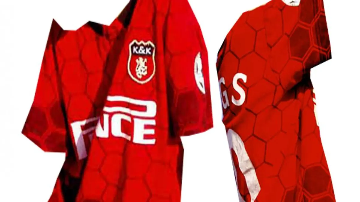 Auf einer Aufnahme soll diesen Trikot zu sehen sein.