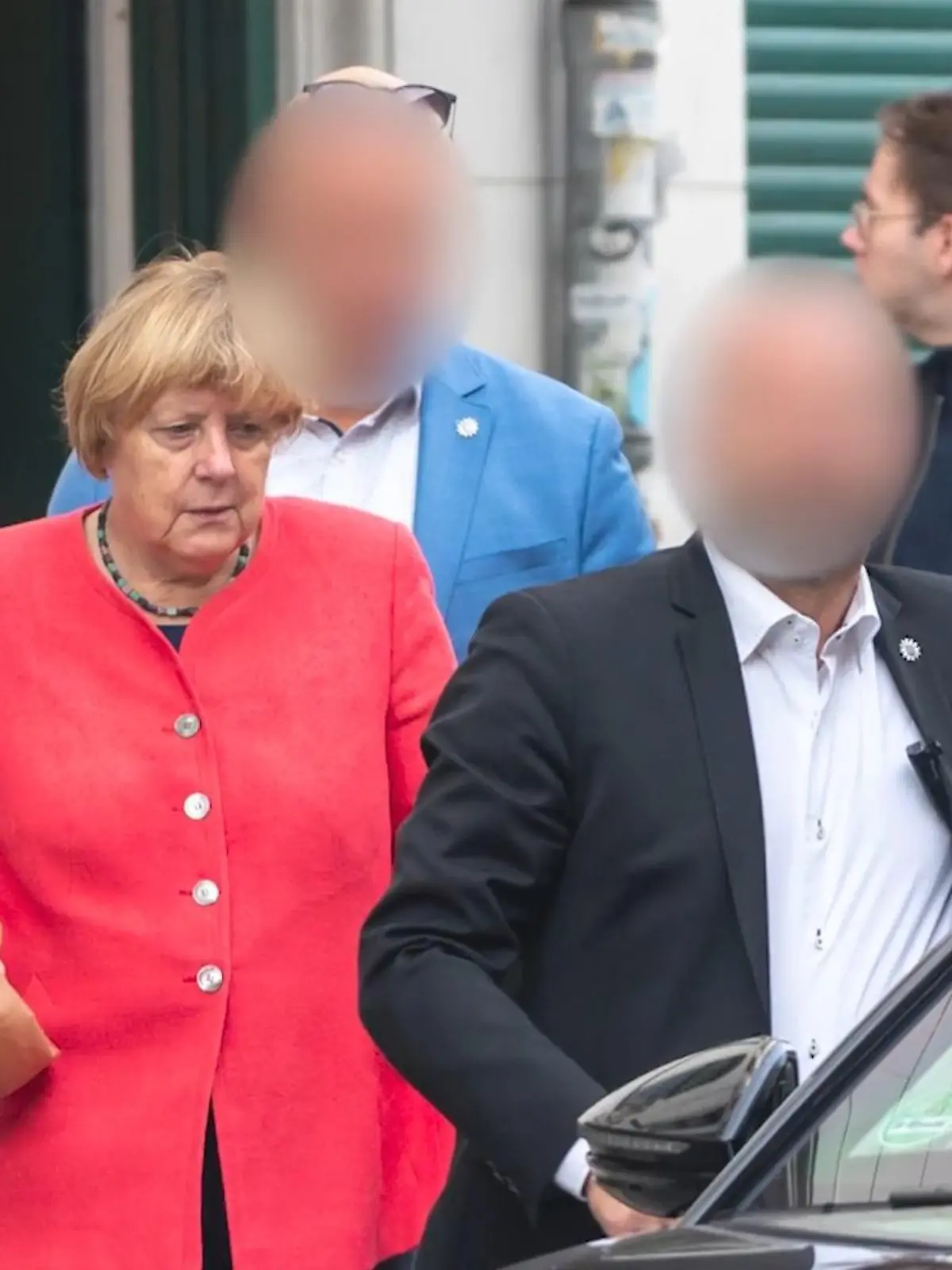 Bild zu: "Angela Merkel gönnt sich frische Brötchen von Promi-Köchin"