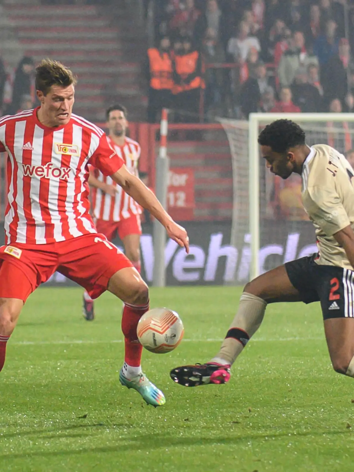 v.l. Kevin Behrens 1.FC Union Berlin, 17, Jurrien Timber Ajax Amsterdam, 02, Zweikampf, Action, Kampf, GER, 1.FC Union Berlin vs AFC Ajax Amsterdam, UEFA Europa League , Rueckspiel, Saison - Spielzeit 2022/2023, 23.02.2023, DFL REGULATIONS PROHIBIT ANY USE OF PHOTOGRAPHS AS IMAGE SEQUENCES AND/OR QUASI-VIDEO, GER, Berlin, 1.FC Union Berlin vs Ajax Amsterdam, UEFA Europa League , Rueckspiel, Spielzeit 2022/2023, 23.02.2023, fcuafc, afc, Berlin *** v l Kevin Behrens 1 FC Union Berlin, 17 , Jurrien Timber Ajax Amsterdam, 02 , duel, action, fight, GER, 1 FC Union Berlin vs AFC Ajax Amsterdam, UEFA Europa League , Rückckspiel, Saison Spielzeit 2022 2023, 23 02 2023, DFL REGULATES PROHIBIT ANY USE OF PHOTOGRAPHS AS IMAGE SEQUENCES AND OR QUASI VIDEO, GER, Berlin, 1 FC Union Berlin vs Ajax Amsterdam, UEFA Europa League , Rückckspiel, Saison Spielzeit 2022 2023, 23 02 2023, fcuafc, afc, Berlin Copyright: xUwexKoch/Eibner-Pressefotox EP_UKH