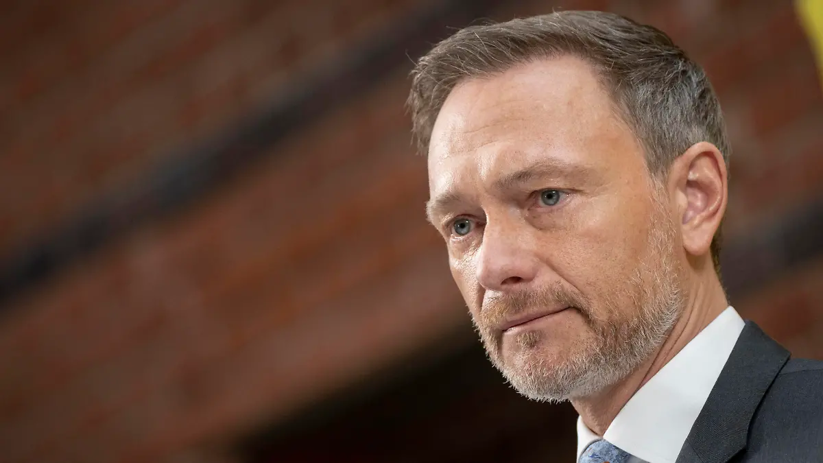 FDP Pressekonferenz nach Gremiensitzungen zum Ausgang der Berlin-Wahl 2023 - Christian Lindner, Bundesfinanzminister und ParteivorsitzenderFDP Pressekonferenz nach Gremiensitzungen zum Ausgang der Berlin-Wahl 2023 - Christian Lindner, Bundesfinanzminister und Parteivorsitzender, Berlin Berlin Deutschland Parteizentrale *** FDP press conference after committee meetings on the outcome of the Berlin 2023 election Christian Lindner, Federal Finance Minister and Party Chairman FDP press conference after committee meetings on the outcome of the Berlin 2023 election Christian Lindner, Federal Finance Minister and Party Chairman, Berlin Berlin Germany Party Headquarters