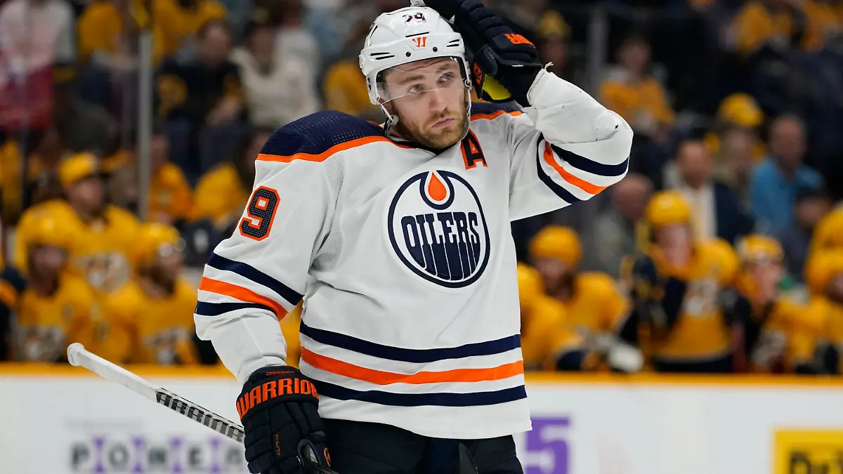 ARCHIV - 15.04.2022, USA, Nashville: Eishockey: NHL, Leon Draisaitl unterliegt mit Edmonton Oilers bei den Montreal Canadiens (zu dpa: «Deutliche Auswärtsniederlage für Draisaitls Oilers in NHL») Foto: Mark Humphrey/AP/dpa +++ dpa-Bildfunk +++