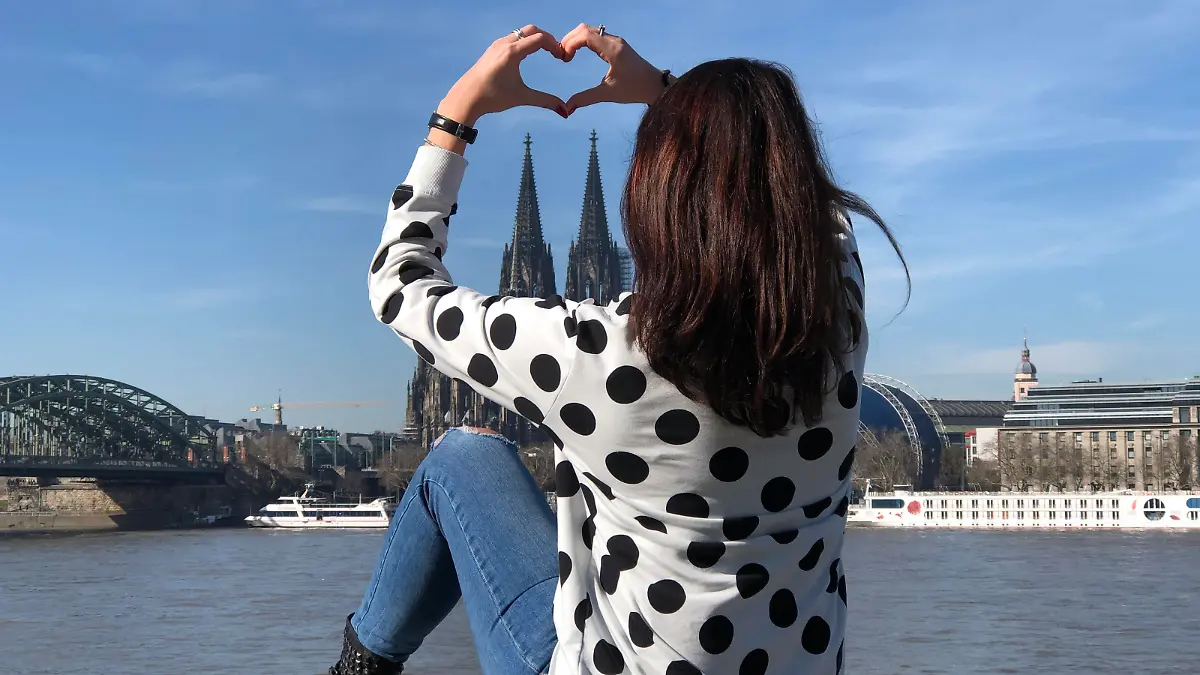 Findet Tina Tinderella die große Liebe per Dating-App?
