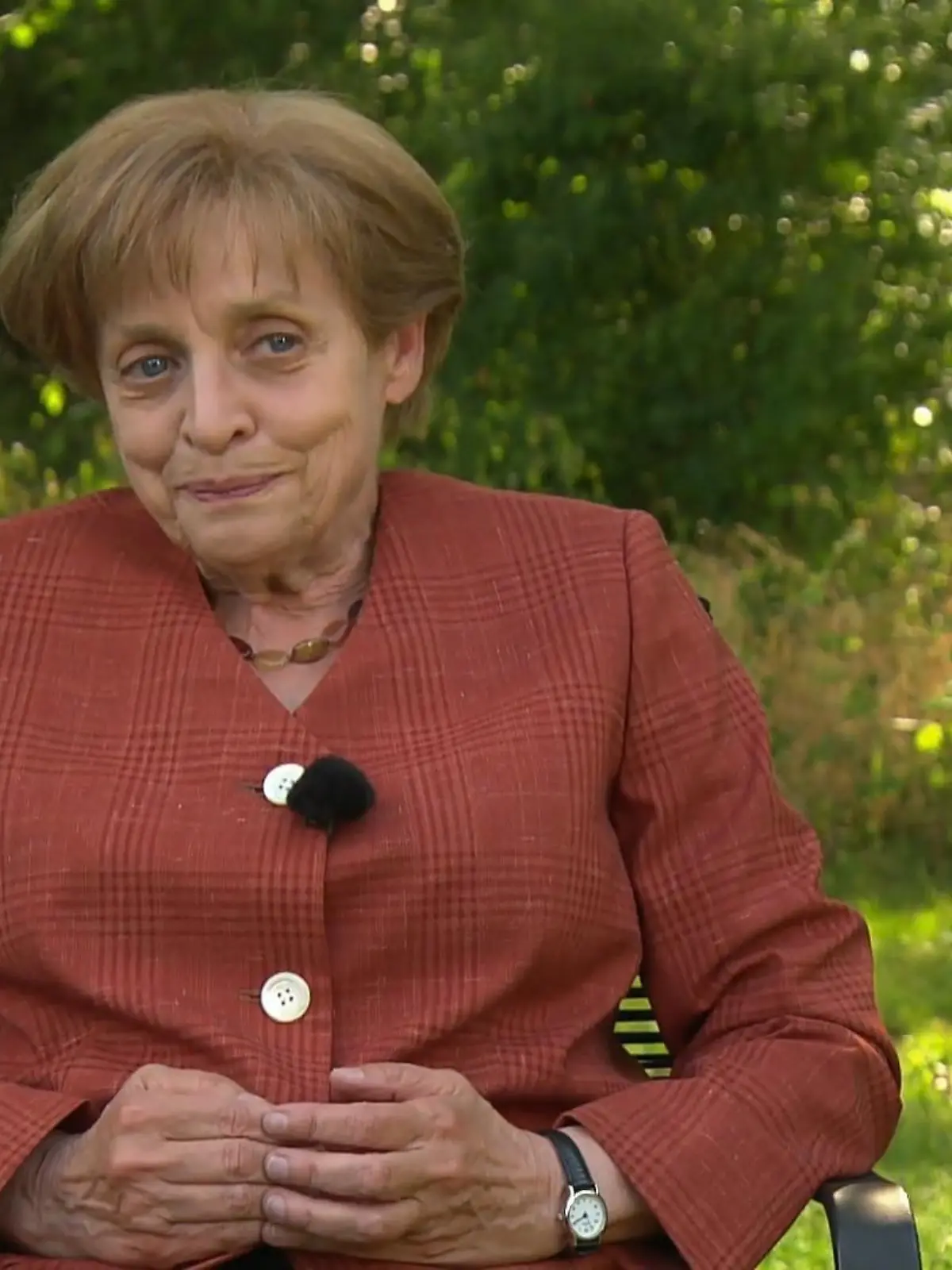 Schauspielerin Katharina Thalbach als Angela Merkel