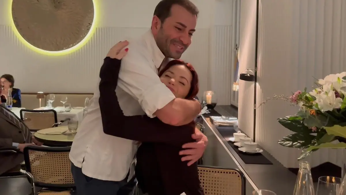 Da hat Sternekoch Ali Güngörmüs sich wirklich was Schönes für Geburtstagskind und "Let's Dance"-Profitänzerin Christina Luft einfallen lassen.