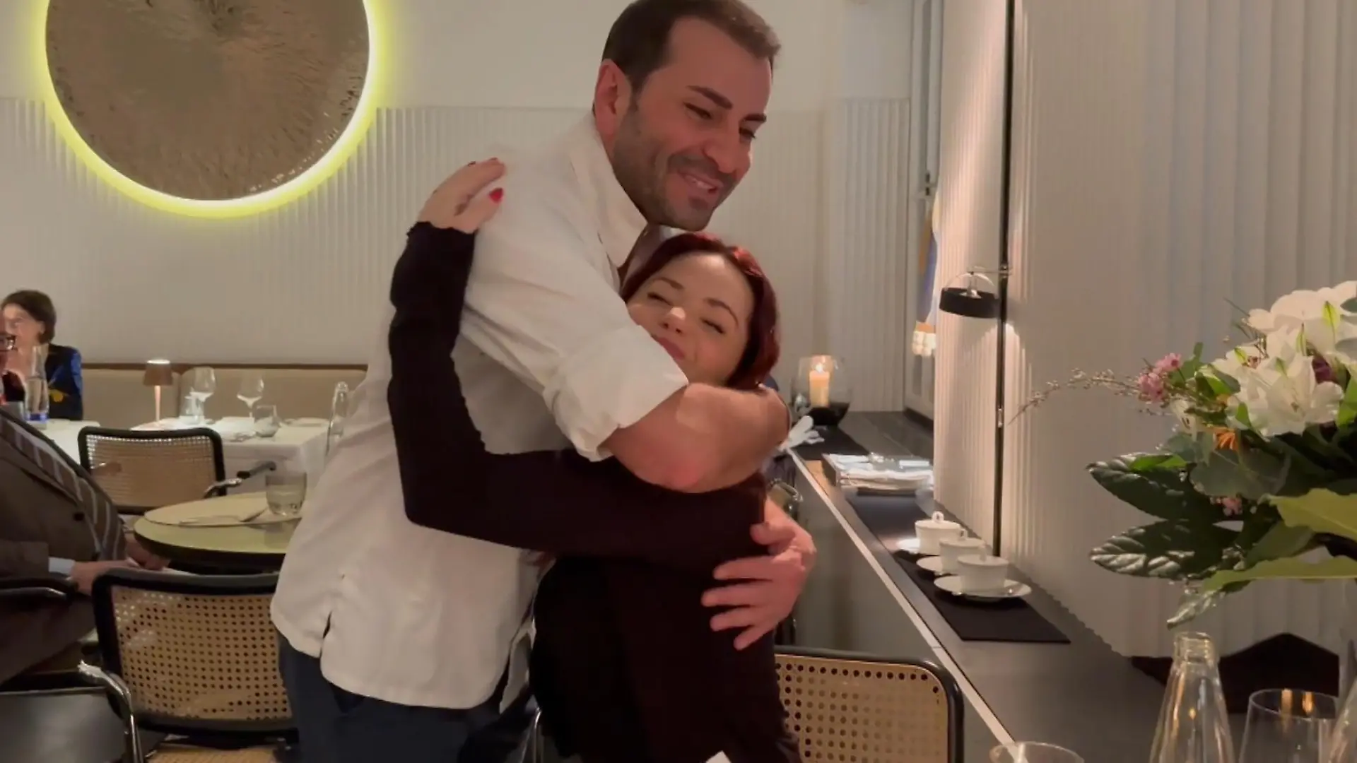 Da hat Sternekoch Ali Güngörmüs sich wirklich was Schönes für Geburtstagskind und "Let's Dance"-Profitänzerin Christina Luft einfallen lassen.