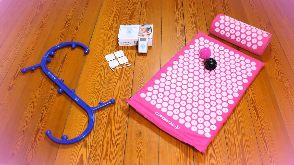 Produkte gegen Rückenschmerzen: Welches hilft am besten? Akkupressur-Matte, Massage-Stab & Co.