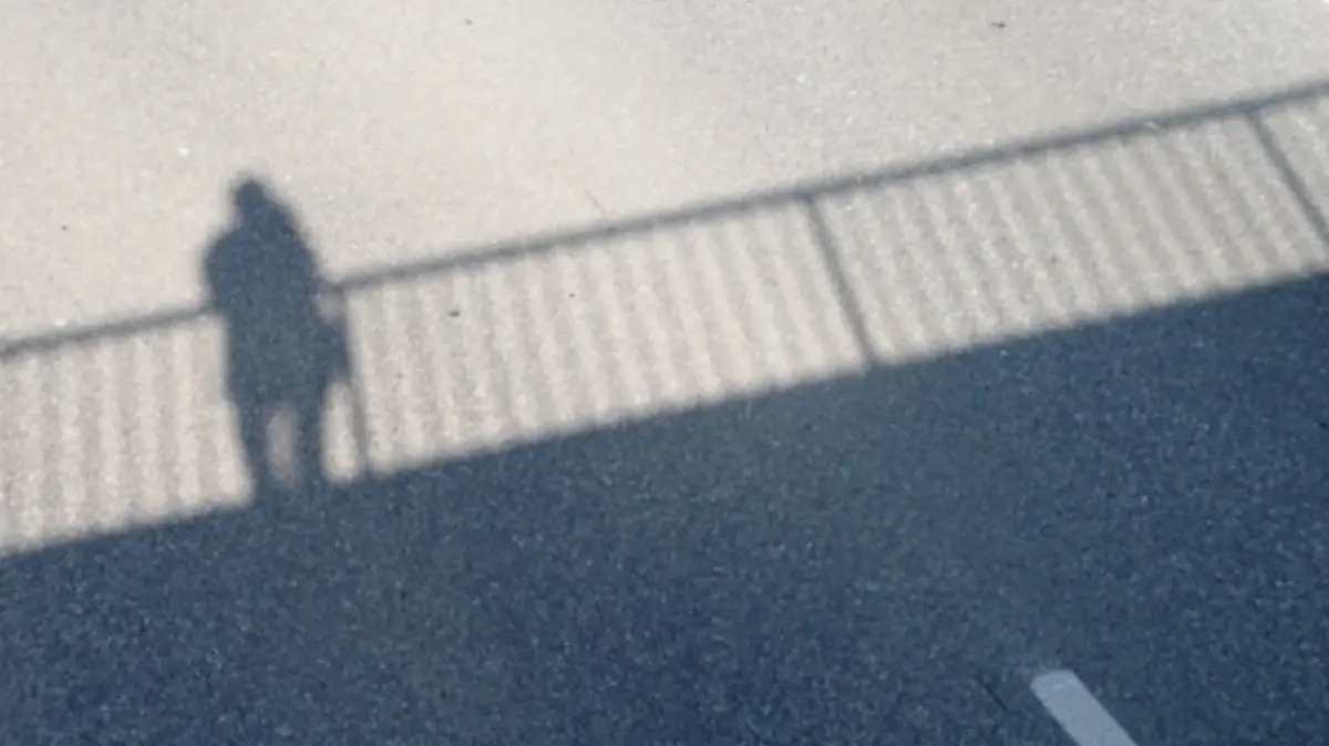 silhouette schatten straße Bildverwendung nur mit Urhebervermerk: Irene Wasem/Shotshop/picture alliance. Keine Exlusivverkäufe möglich.