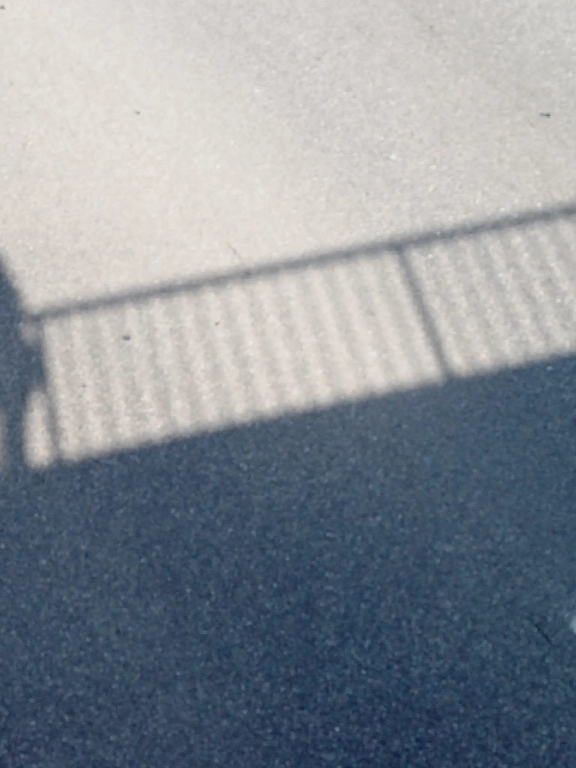 silhouette schatten straße Bildverwendung nur mit Urhebervermerk: Irene Wasem/Shotshop/picture alliance. Keine Exlusivverkäufe möglich.