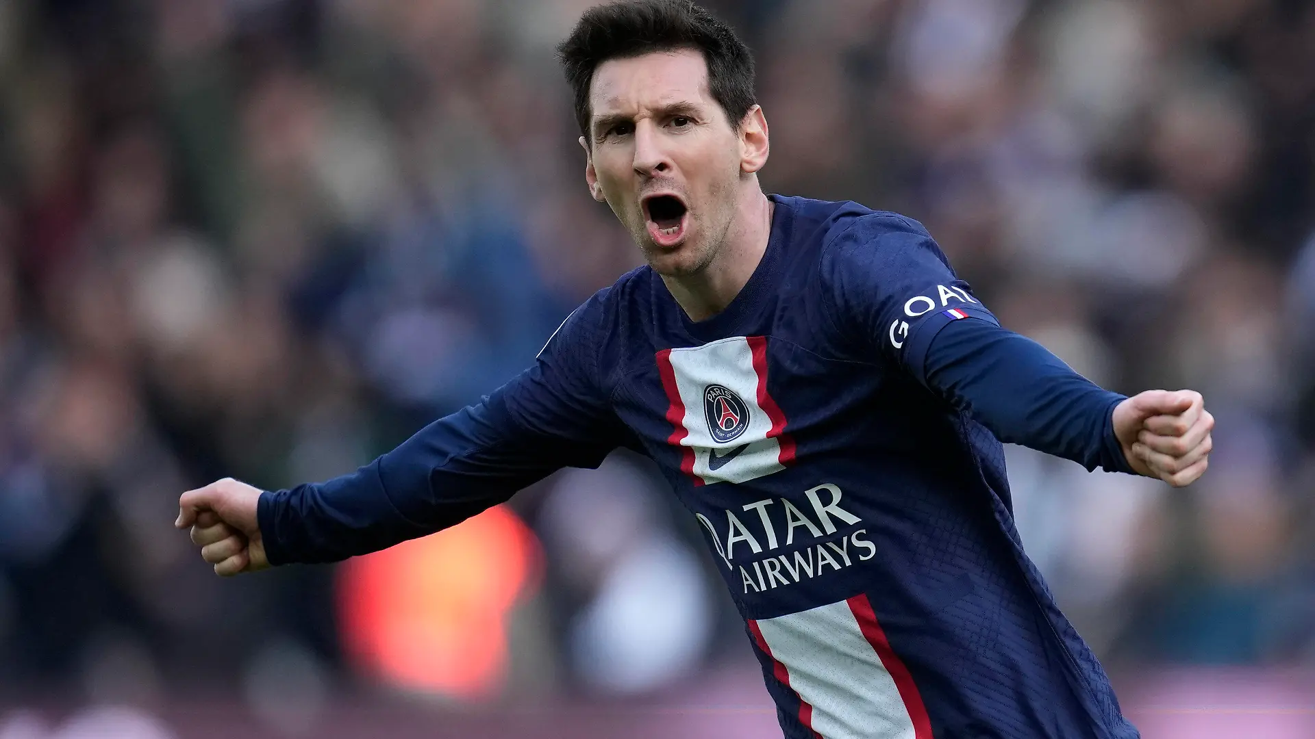 ARCHIV - 19.02.2023, Frankreich, Paris: Fußball: Ligue 1, Frankreich, Paris Saint-Germain - OSC Lille, 24. Spieltag: Lionel Messi von Paris Saint-Germain jubelt nach dem vierten Tor seiner Mannschaft zum 4:3. Ein Treffen hat in Spanien die Spekulationen über eine Rückkehr von Fußball-Weltmeister Lionel Messi zum FC Barcelona befeuert. (zu dpa: «Treffen in Barcelona befeuert Spekulationen über Rückkehr von Messi») Foto: Christophe Ena/AP/dpa +++ dpa-Bildfunk +++