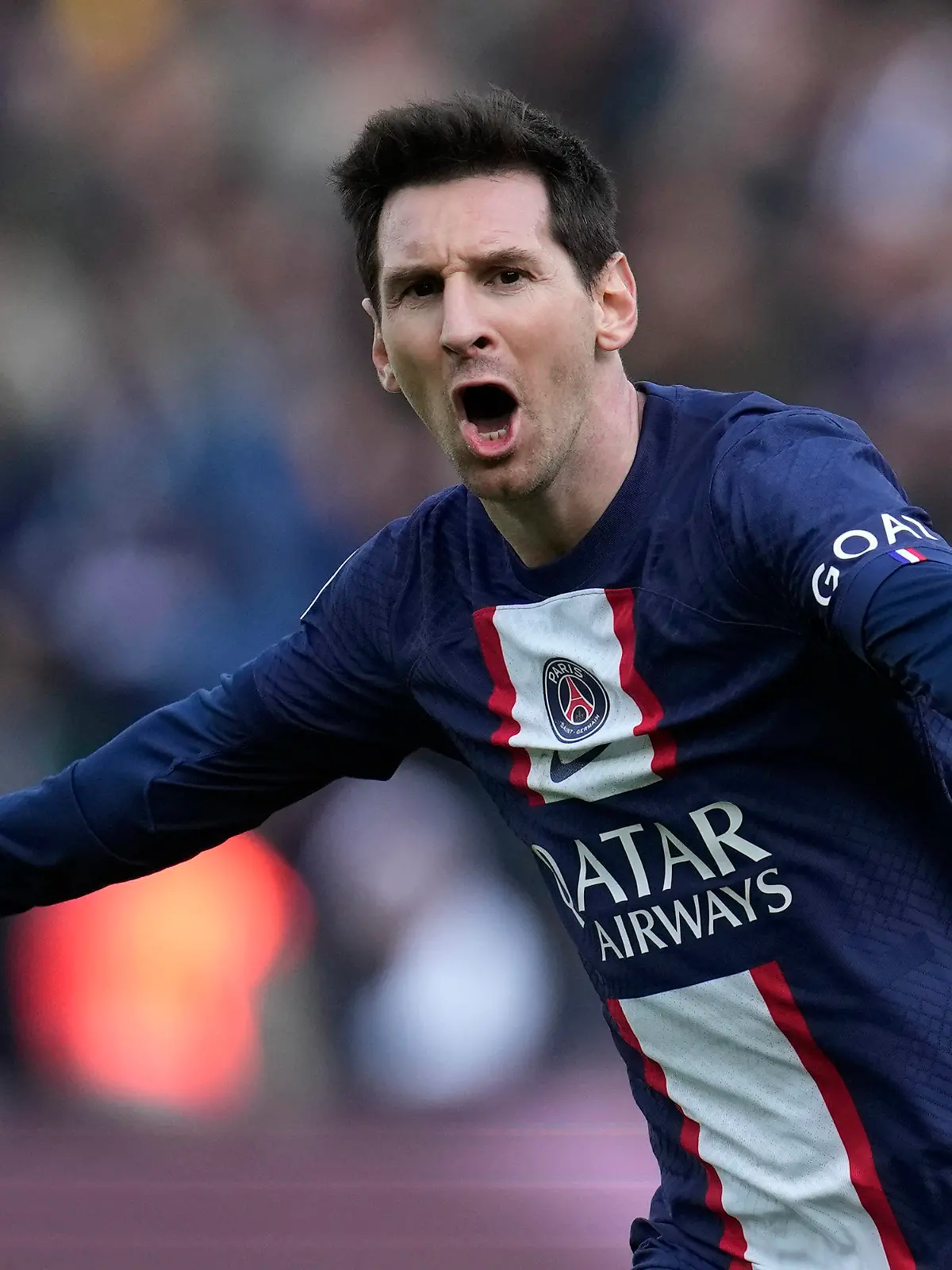 ARCHIV - 19.02.2023, Frankreich, Paris: Fußball: Ligue 1, Frankreich, Paris Saint-Germain - OSC Lille, 24. Spieltag: Lionel Messi von Paris Saint-Germain jubelt nach dem vierten Tor seiner Mannschaft zum 4:3. Ein Treffen hat in Spanien die Spekulationen über eine Rückkehr von Fußball-Weltmeister Lionel Messi zum FC Barcelona befeuert. (zu dpa: «Treffen in Barcelona befeuert Spekulationen über Rückkehr von Messi») Foto: Christophe Ena/AP/dpa +++ dpa-Bildfunk +++