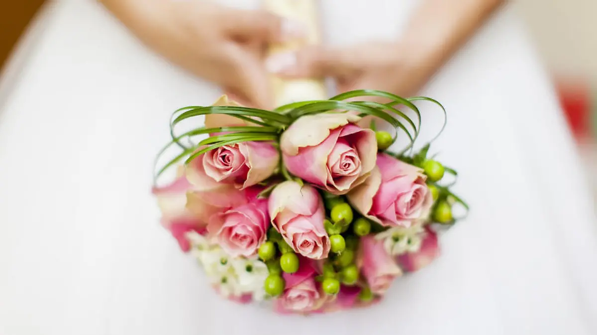 hochzeit blumen braut Fotolia 50866424 S.jpg