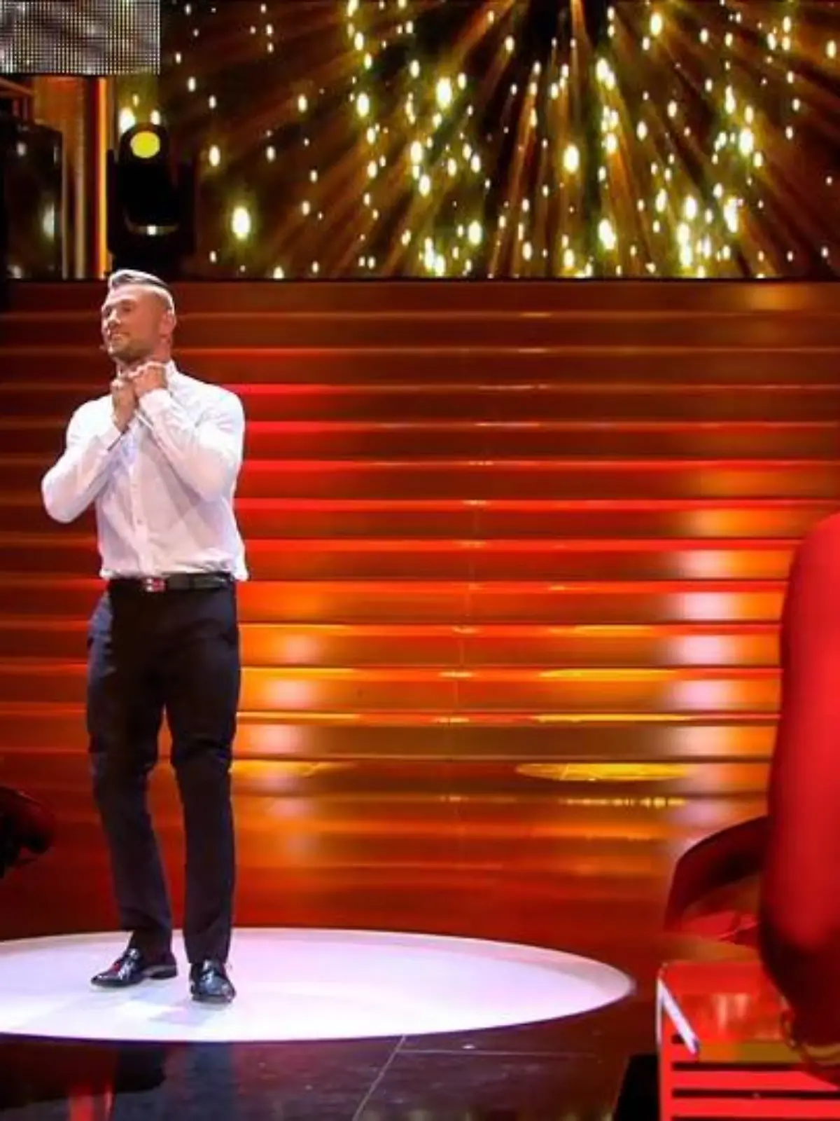 Bild zu: "Mit Strip punktet Bastian bei Paulina"