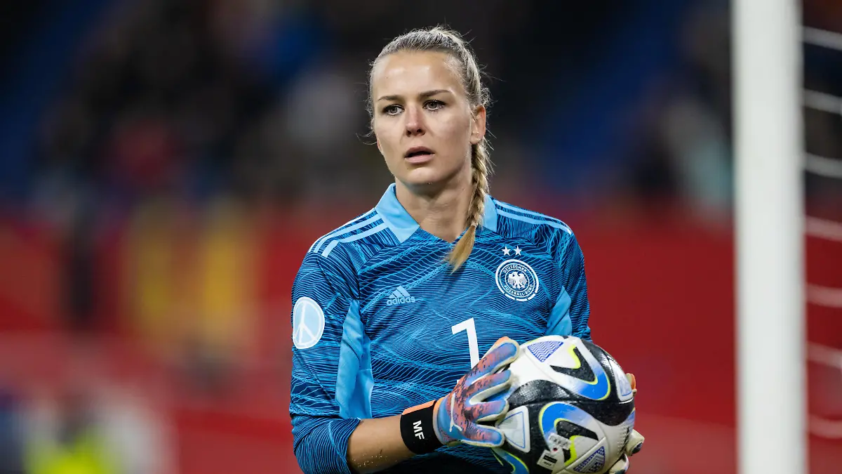 230221 goalkeeper Merle Frohms of Germany during the women s International Friendly, Länderspiel, Nationalmannschaft football match between Germany and Sweden on February 21, 2023 in Duisburg. Photo: Ludvig Thunman / BILDBYRAN / kod LT / LT0504 fotboll football soccer fotball träningslandskamp international friendly germany deutschland tyskland sverige sweden dam bbeng *** 230221 goalkeeper Merle Frohms of Germany during the womens international friendly football match between Germany and Sweden on February 21, 2023 in Duisburg Photo Ludvig Thunman BILDBYRAN code LT LT0504 football football soccer football training international friendly germany deutschland tyskland sweden sweden lady bbeng, PUBLICATIONxNOTxINxSWExNORxAUT Copyright: LUDVIGxTHUNMAN BB230221LT115