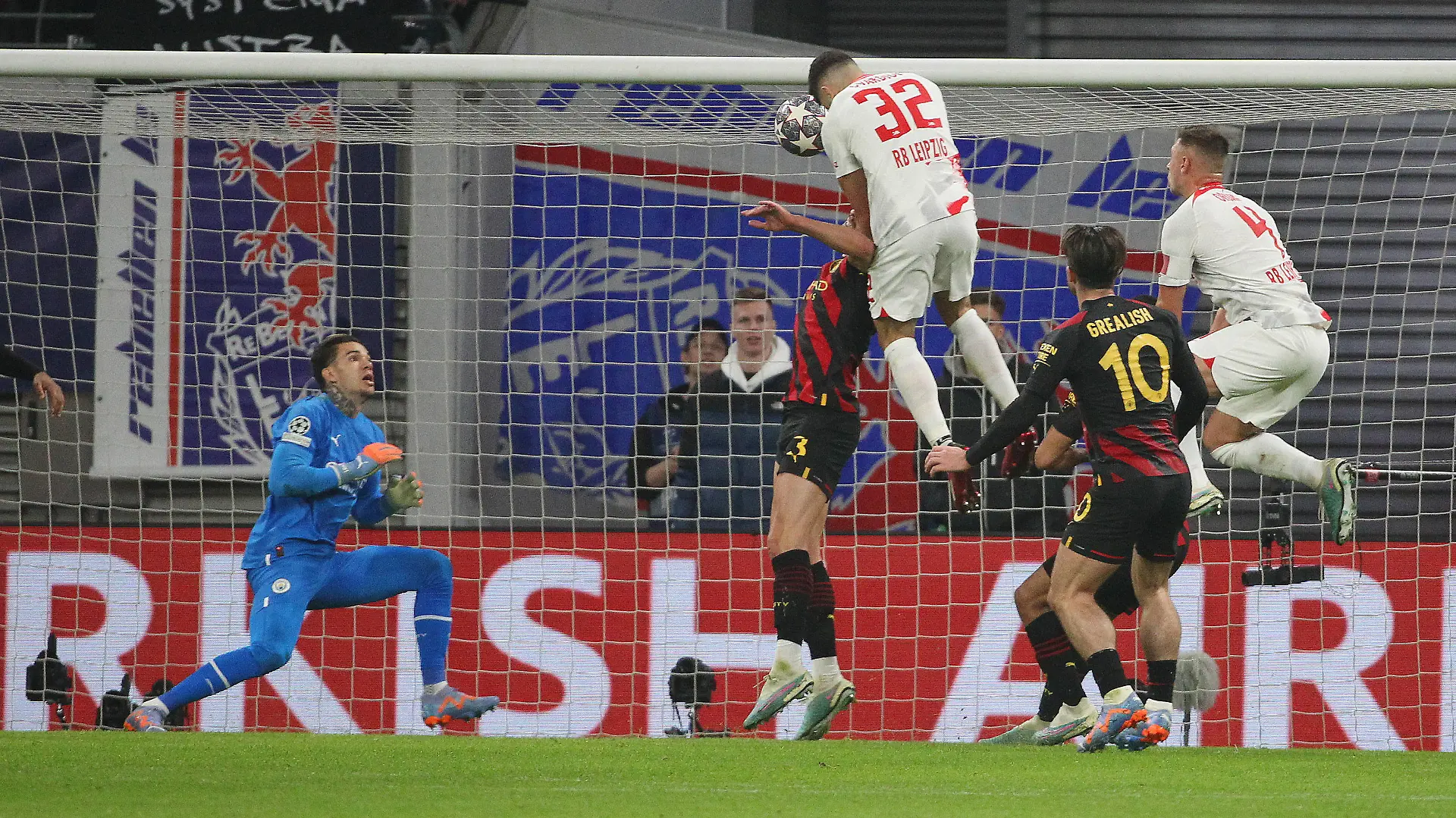 GER, Champions League, Achtelfinale, RB Leipzig - Manchester City 22.02.2023, Leipzig, Red Bull Arena, GER, Saison 2022/ 2023, UEFA Champions League, Achtelfinale, RasenBallsport Leipzig vs Manchester City im Bild Josko Gvardiol Leipzig erzielt das Tor zum 1:1 Ausgleich, Torwart Ederson Manchester machtlos DFL regulations prohibit any use of photographs as image sequences and/or quasi-video *** GER, Champions League, Round of 16, RB Leipzig Manchester City 22 02 2023, Leipzig, Red Bull Arena, GER, season 2022 2023, UEFA Champions League, Round of 16, RasenBallsport Leipzig vs Manchester City in picture Josko Gvardiol Leipzig scores goal to equalize 1 1, goalkeeper Ederson Manchester powerless DFL regulations prohibit any use of photographs as image sequences and or quasi video