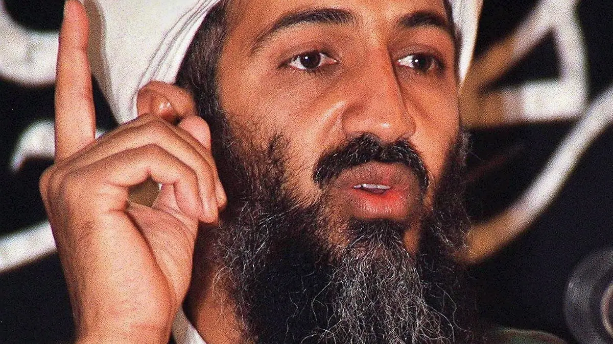 ARCHIV - Der Führer des Terrornetzes Al-Kaida Osama bin Laden (Archivfoto von 2000). Die Terrorgruppe Islamischer Staat im Irak und in Syrien (ISIS) überlegt, in der irakischen Provinz Al-Anbar eigene Geldscheine mit dem Foto von bin Laden zu drucken. Foto: EPA/STR dpa (zu dpa «Terroristen wollen im Irak Geld drucken - Schein mit Bin Laden» vom 13.02.2014) +++(c) dpa - Bildfunk+++