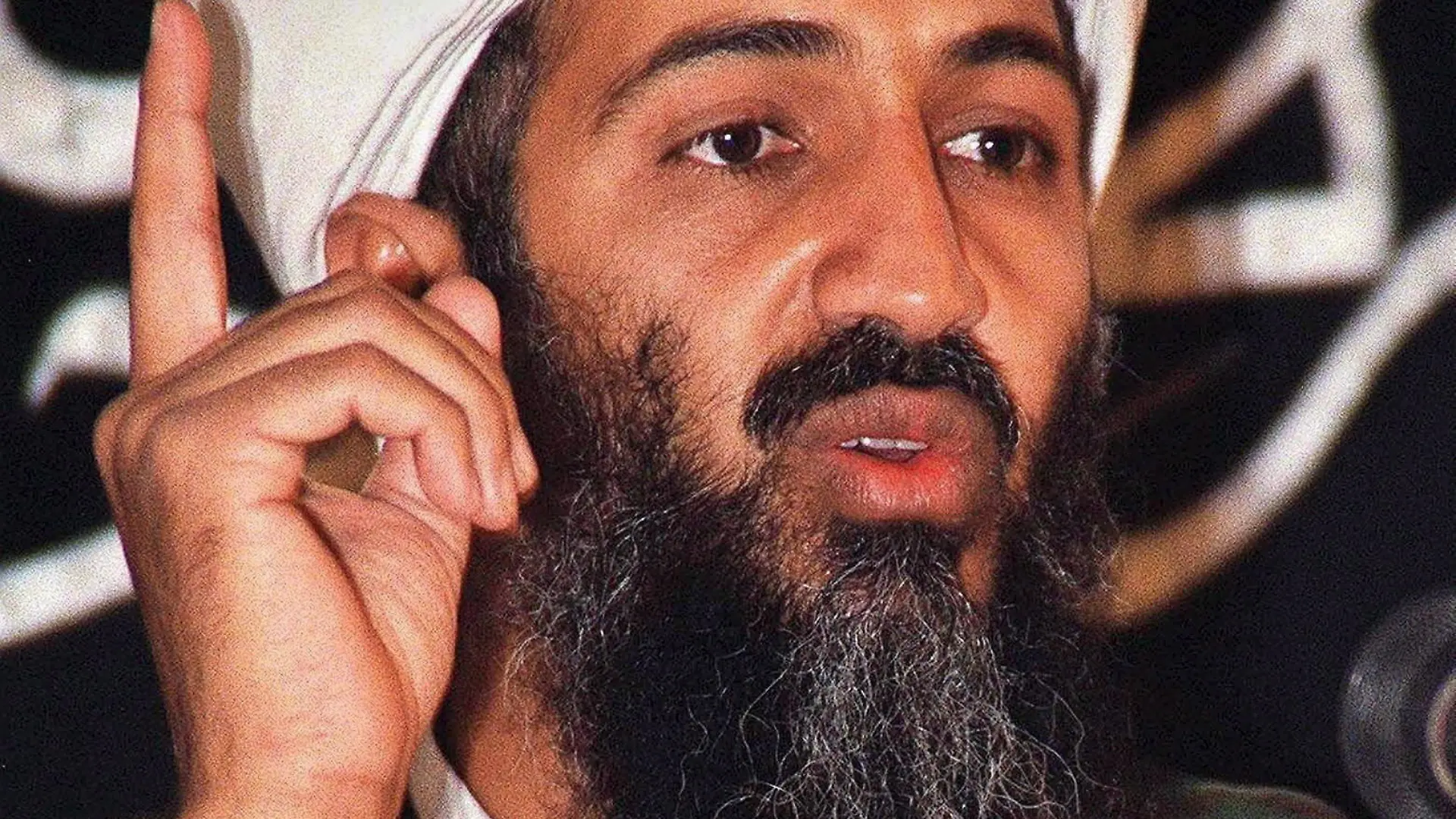 ARCHIV - Der Führer des Terrornetzes Al-Kaida Osama bin Laden (Archivfoto von 2000). Die Terrorgruppe Islamischer Staat im Irak und in Syrien (ISIS) überlegt, in der irakischen Provinz Al-Anbar eigene Geldscheine mit dem Foto von bin Laden zu drucken. Foto: EPA/STR dpa (zu dpa «Terroristen wollen im Irak Geld drucken - Schein mit Bin Laden» vom 13.02.2014) +++(c) dpa - Bildfunk+++