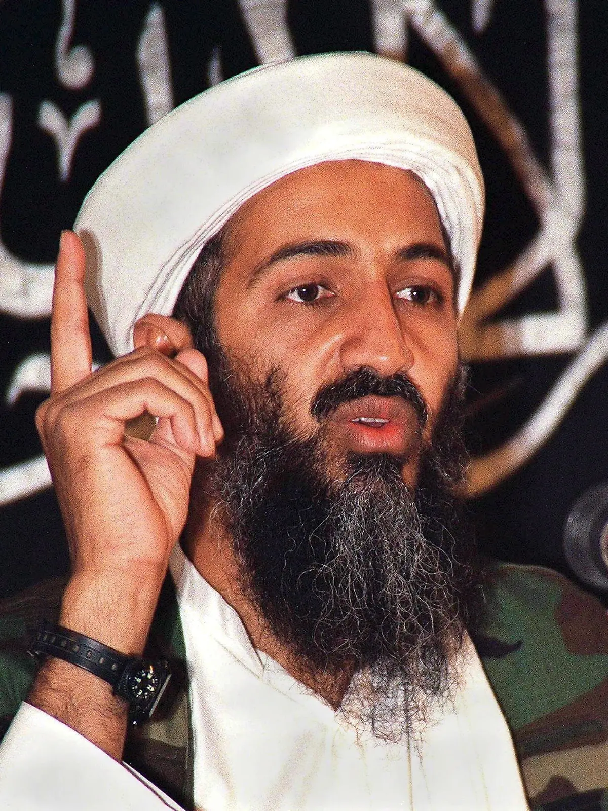 ARCHIV - Der Führer des Terrornetzes Al-Kaida Osama bin Laden (Archivfoto von 2000). Die Terrorgruppe Islamischer Staat im Irak und in Syrien (ISIS) überlegt, in der irakischen Provinz Al-Anbar eigene Geldscheine mit dem Foto von bin Laden zu drucken. Foto: EPA/STR dpa (zu dpa «Terroristen wollen im Irak Geld drucken - Schein mit Bin Laden» vom 13.02.2014) +++(c) dpa - Bildfunk+++