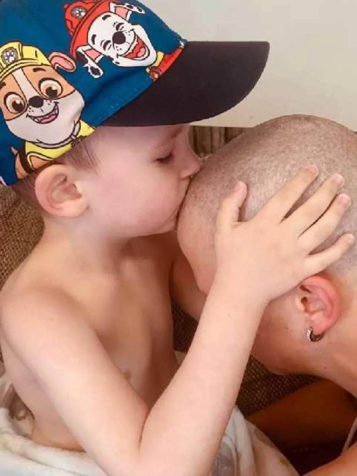 Der 5-Jährige liebt seine Mutter bedingungslos und hofft, dass sie bald wieder gesund wird.